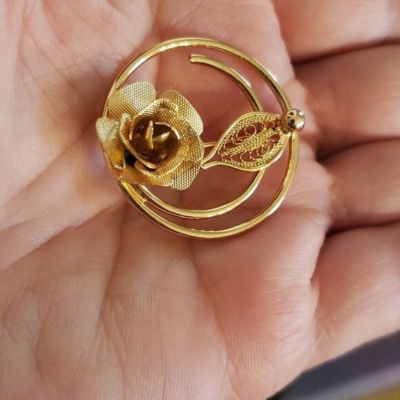 Vintage Signed Sarah Coventry Goldtone Rose Circle Brooch - "Promise" - Picture 7 of 9